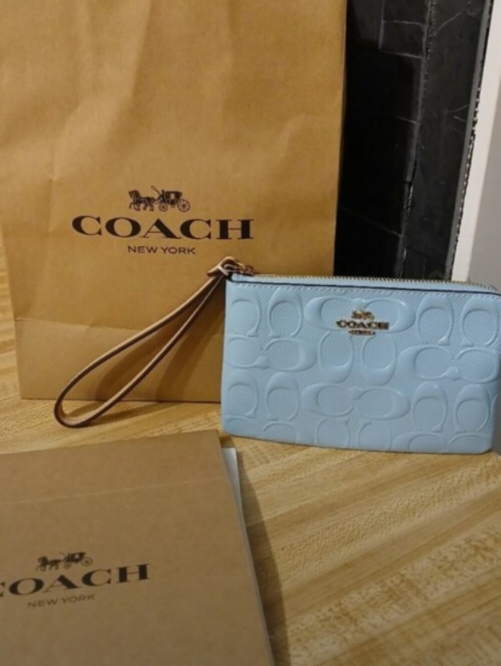 Coach- Corner Zip Embossed Wristlet Clutch (Light Blue 🩵) - Picture 5 of 9